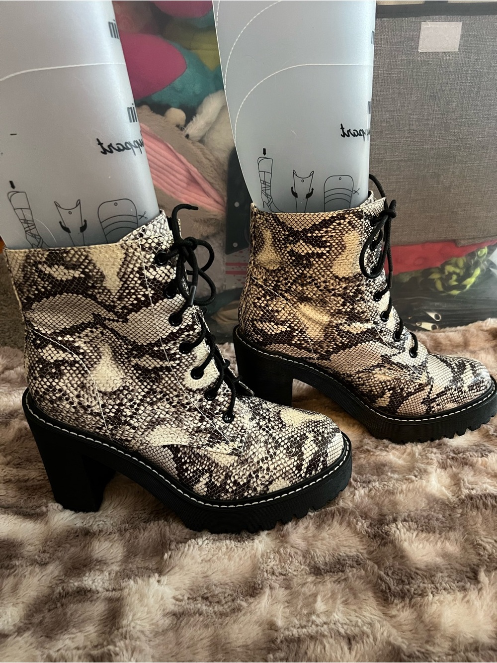 Madden Girl ARCHIEE Snake Print Lace-Up Platform Lug Sole Ankle Boot Women’s 10